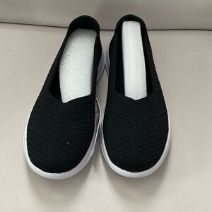 BN, size 8.5 walking shoes.